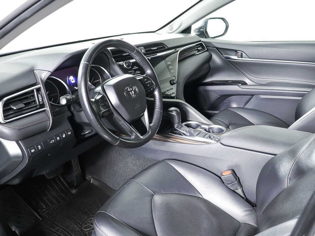 Toyota Camry с пробегом — 2018 год. Фото: #12