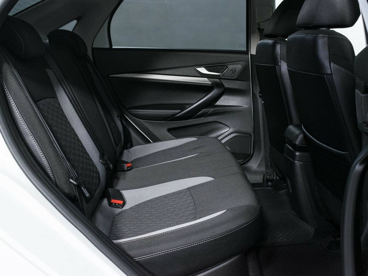 Lada (ВАЗ) Vesta с пробегом — 2024 год. Фото: #9