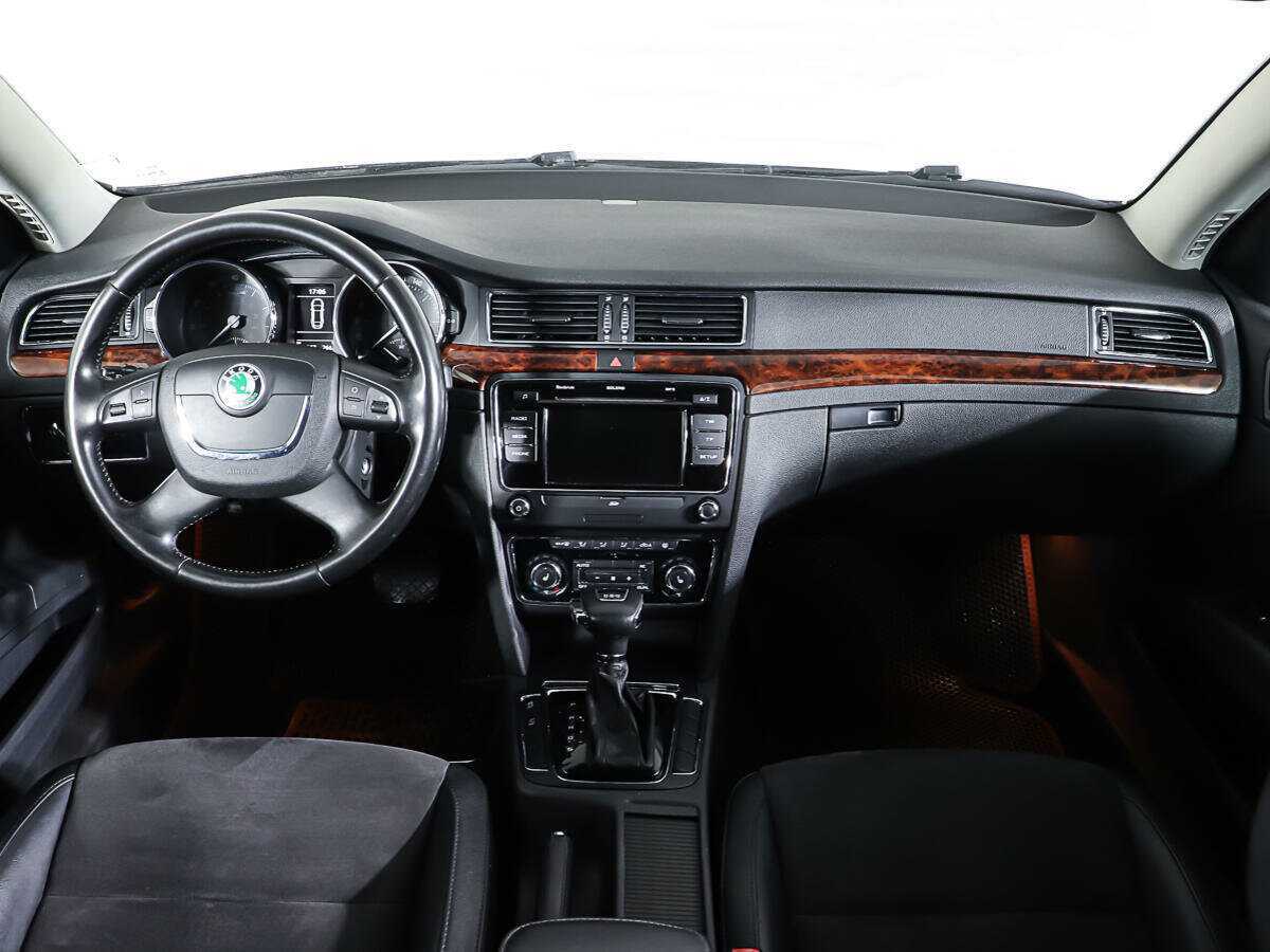 Skoda Superb с пробегом — 2012 год. Фото: #13