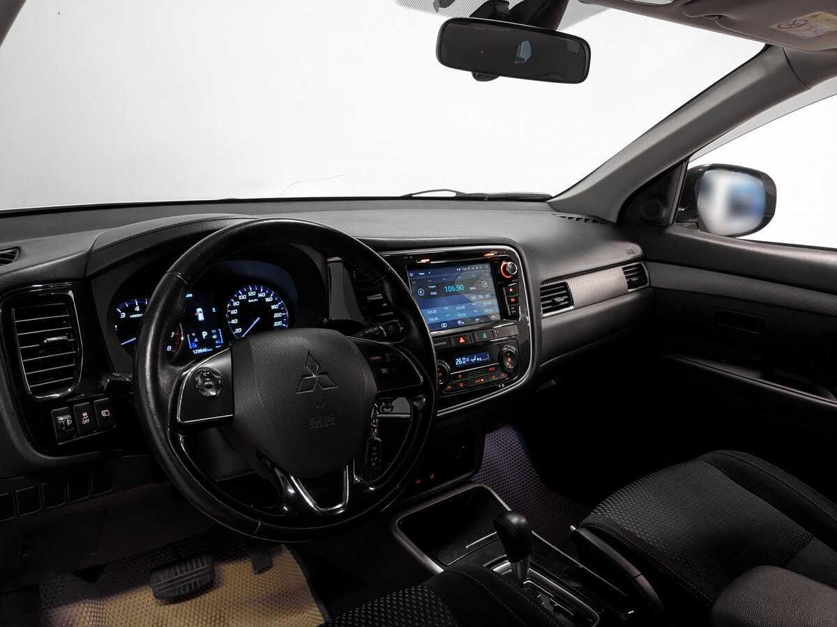 Mitsubishi Outlander с пробегом — 2017 год. Фото: #17