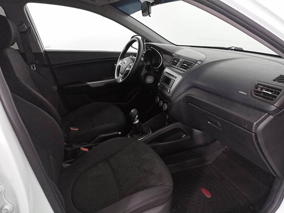Kia Rio с пробегом — 2015 год. Фото: #10