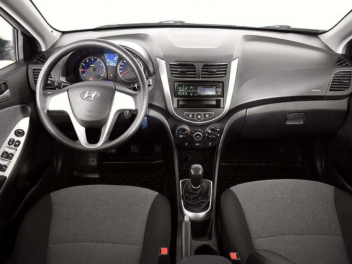 Hyundai Solaris с пробегом — 2014 год. Фото: #9