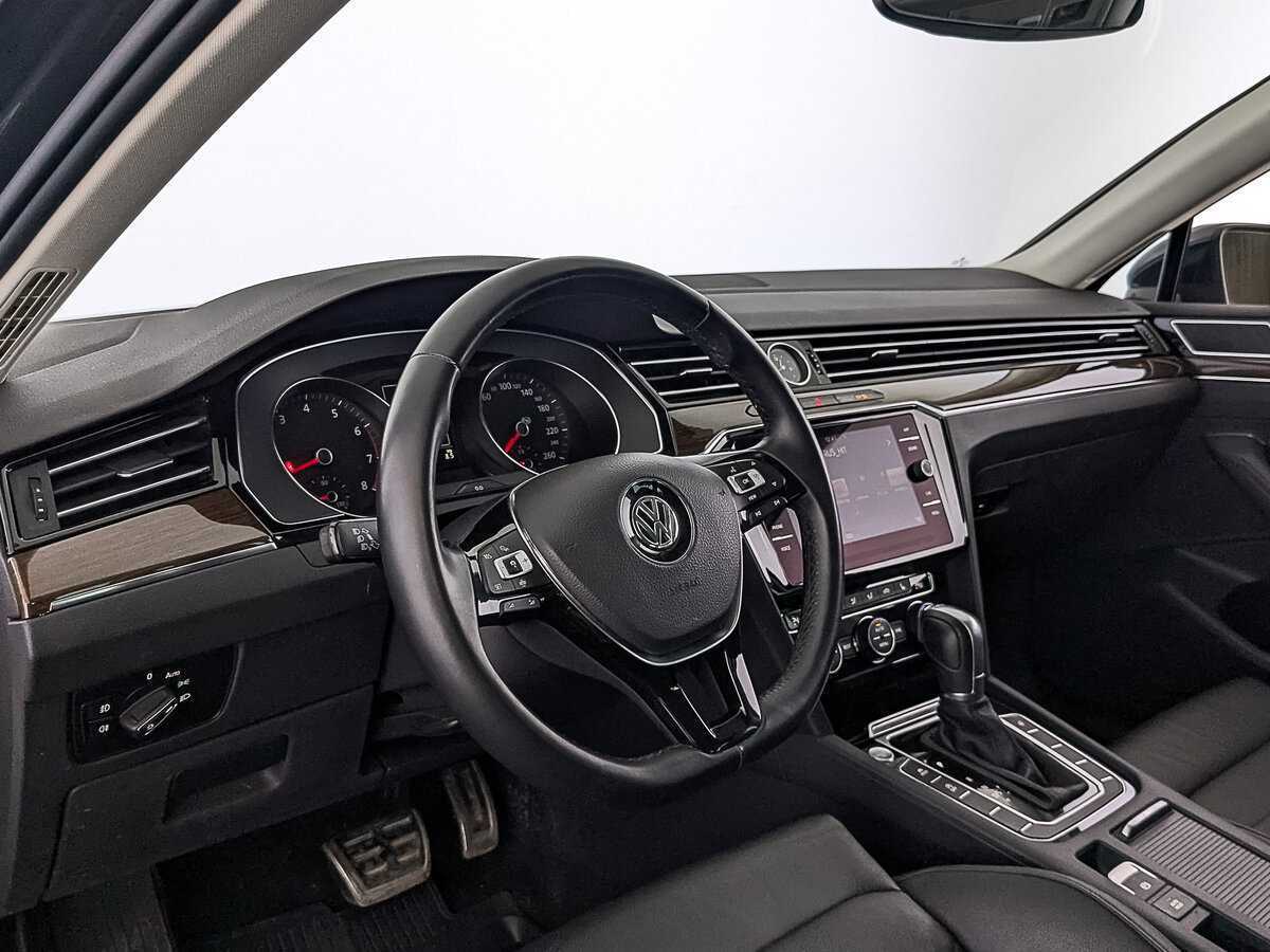 Volkswagen Passat с пробегом — 2019 год. Фото: #14