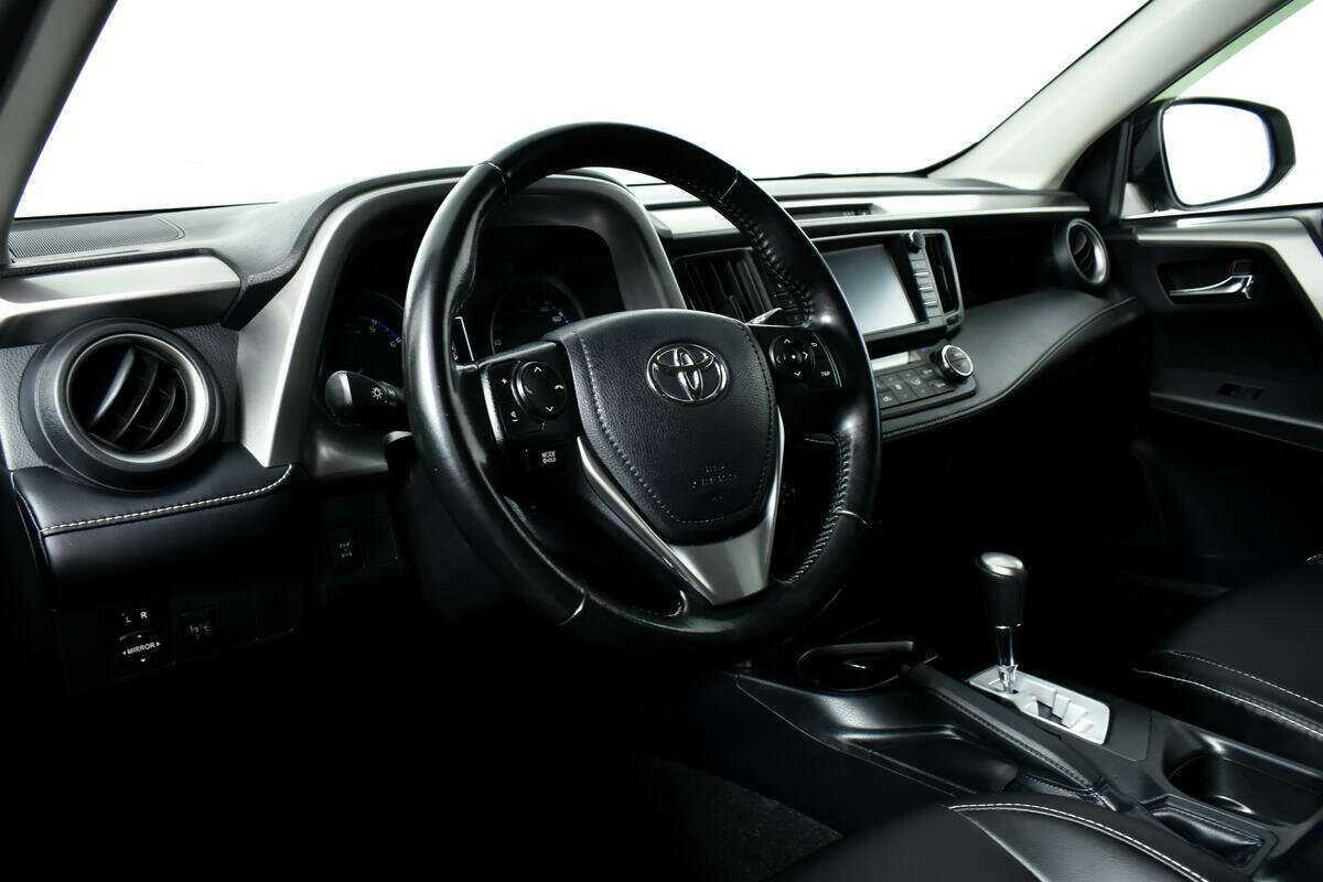 Toyota RAV4 с пробегом — 2018 год. Фото: #12