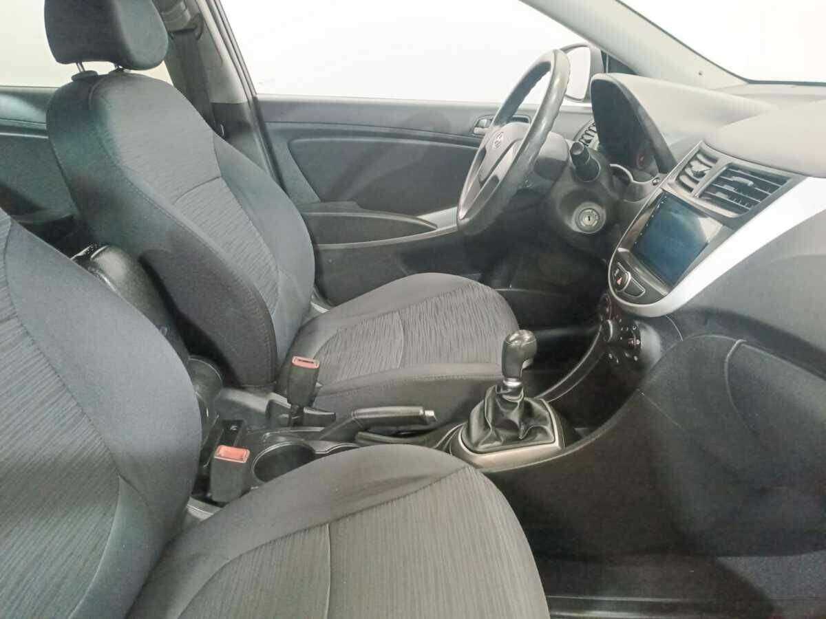 Hyundai Solaris с пробегом — 2016 год. Фото: #9