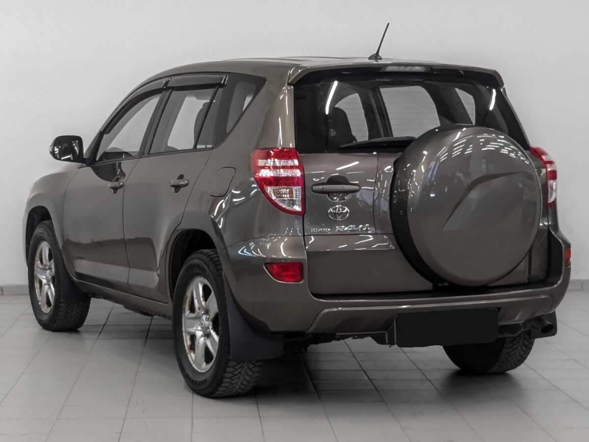 Toyota RAV4 с пробегом — 2012 год. Фото: #6