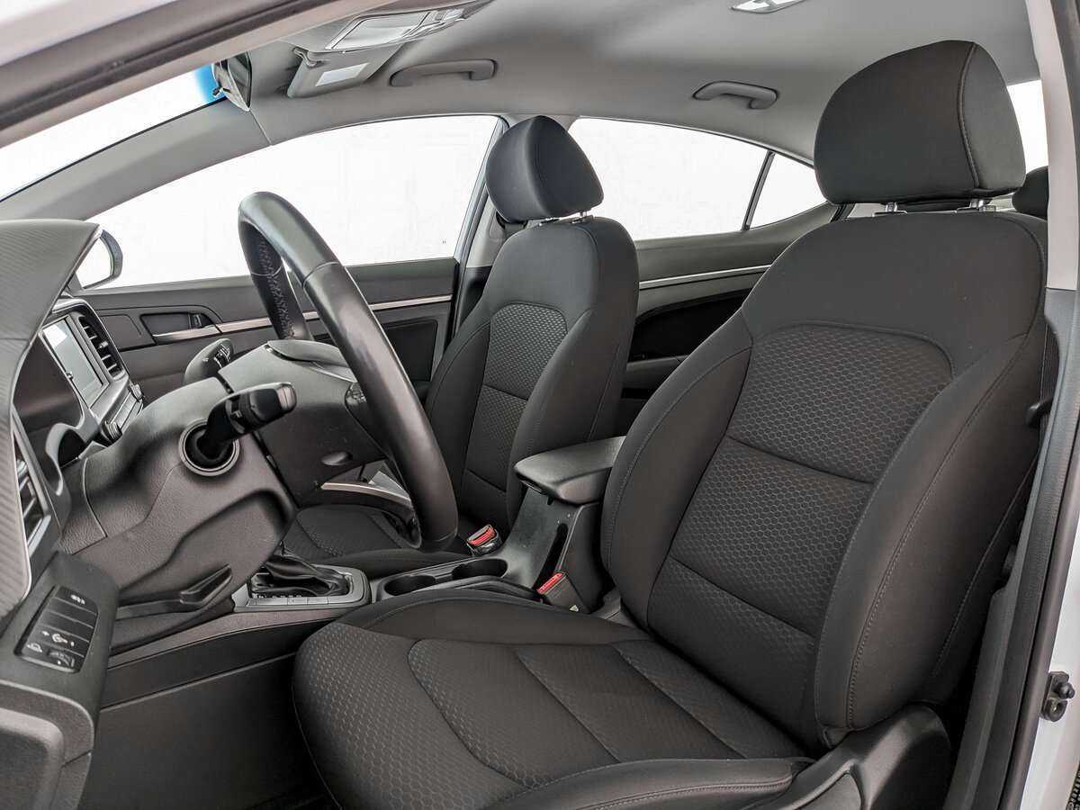 Hyundai Elantra с пробегом — 2020 год. Фото: #15