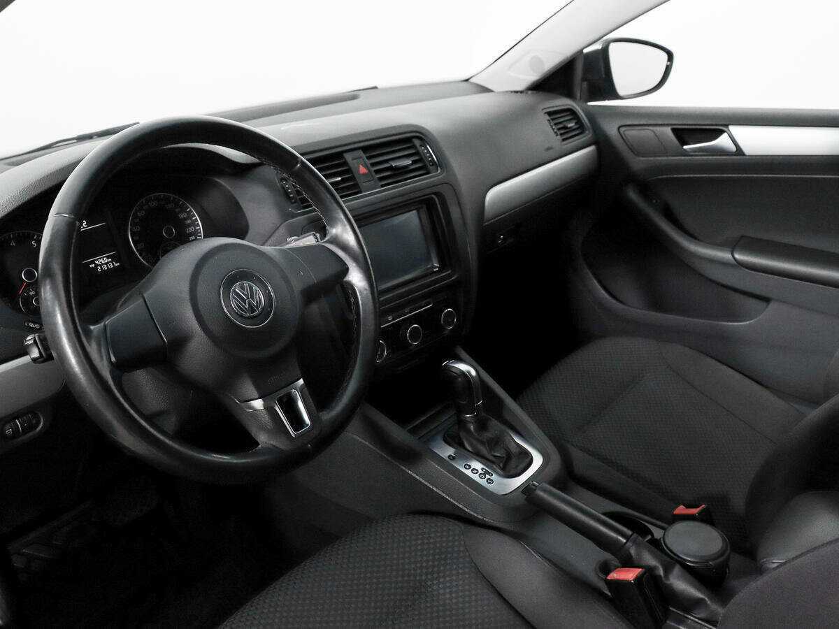Volkswagen Jetta с пробегом — 2012 год. Фото: #8
