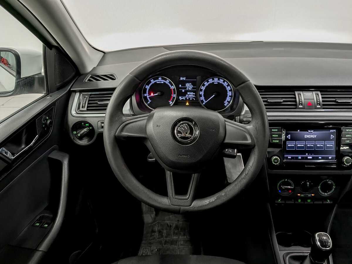 Skoda Rapid с пробегом — 2017 год. Фото: #19