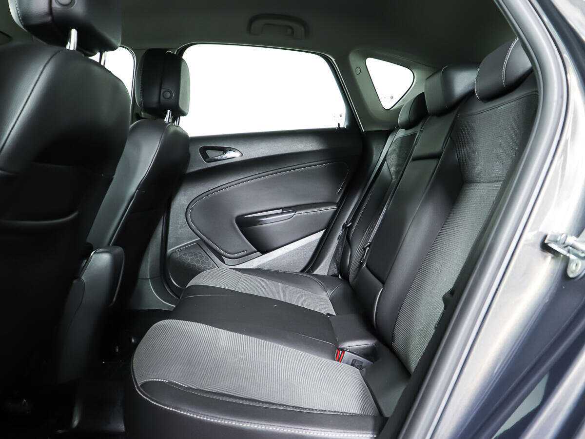 Opel Astra с пробегом — 2012 год. Фото: #9