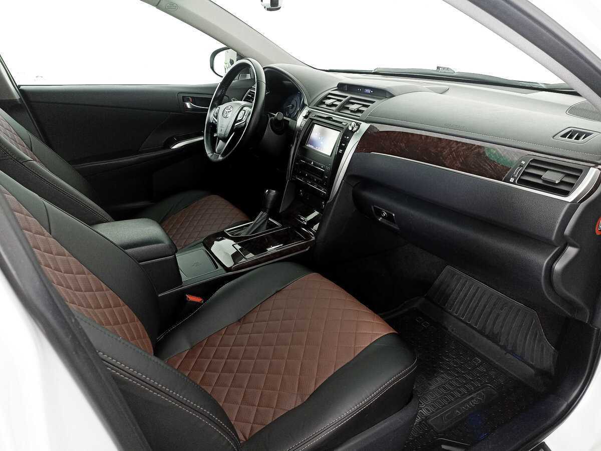 Toyota Camry с пробегом — 2017 год. Фото: #10