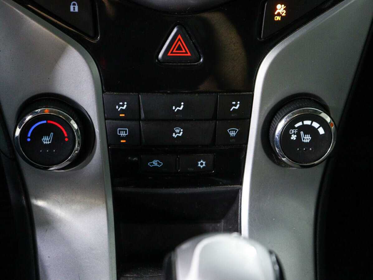 Chevrolet Cruze с пробегом — 2012 год. Фото: #14