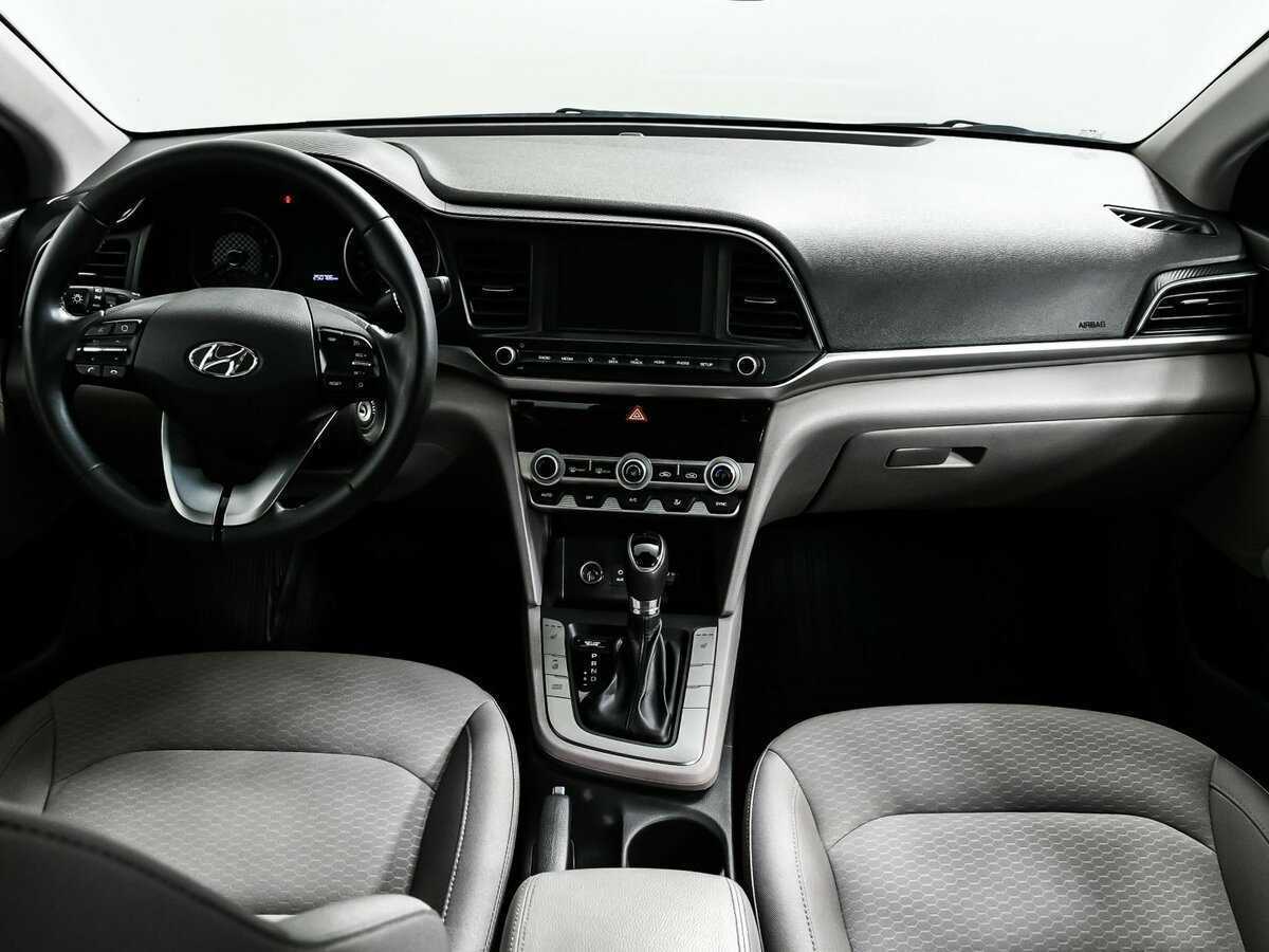 Hyundai Elantra с пробегом — 2020 год. Фото: #10