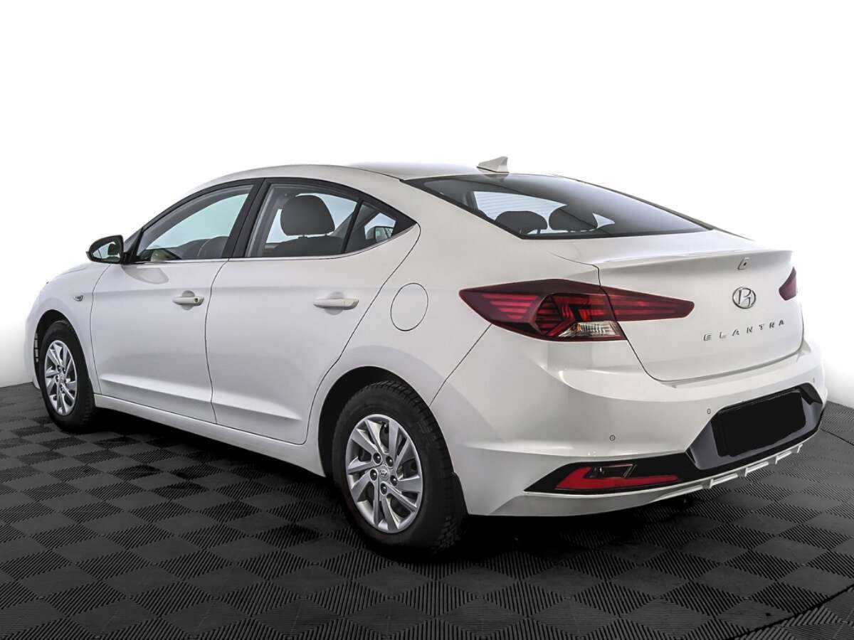 Hyundai Elantra с пробегом — 2020 год. Фото: #6