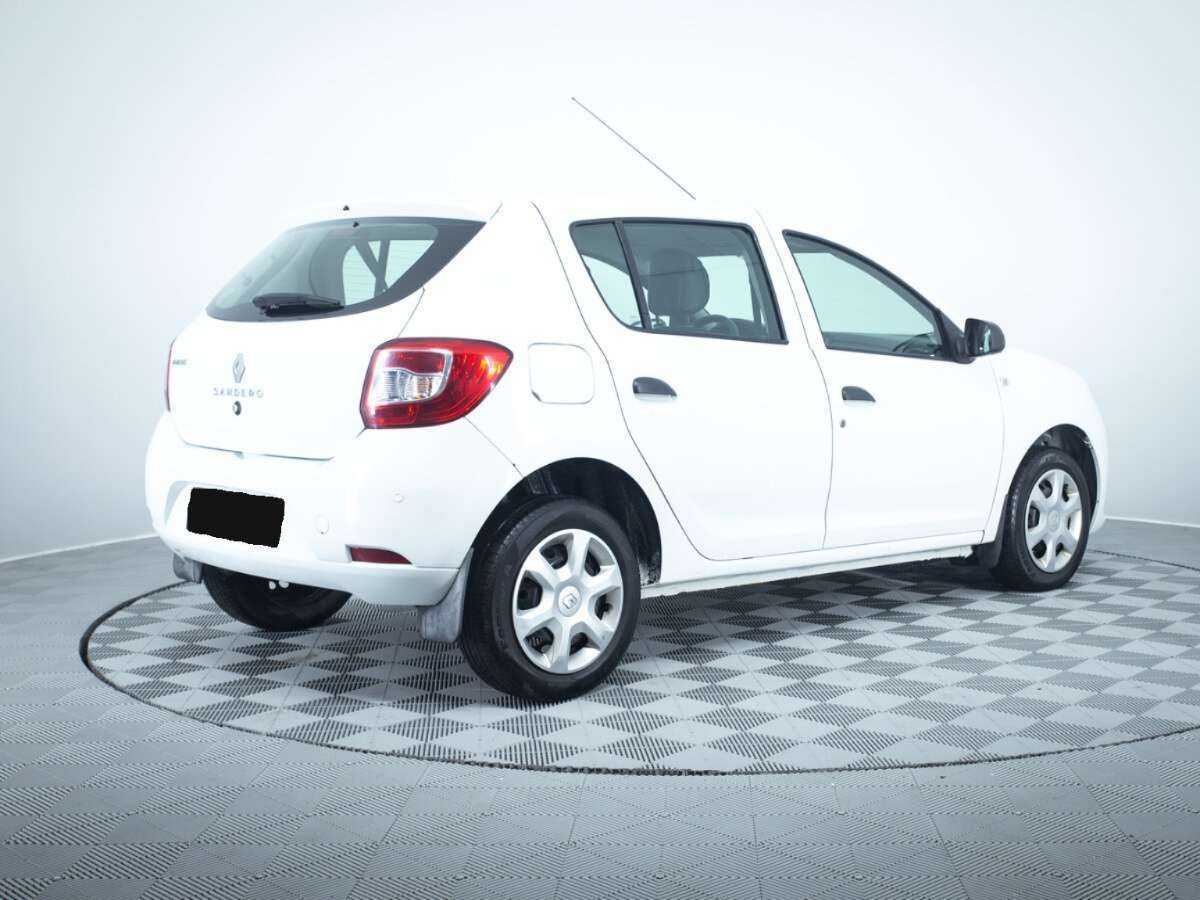 Renault Sandero с пробегом — 2017 год. Фото: #4