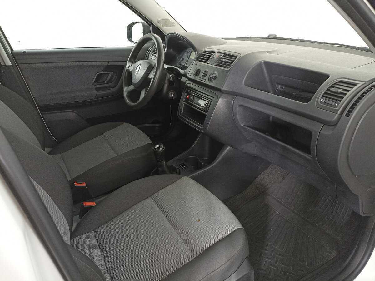 Skoda Fabia с пробегом — 2013 год. Фото: #10