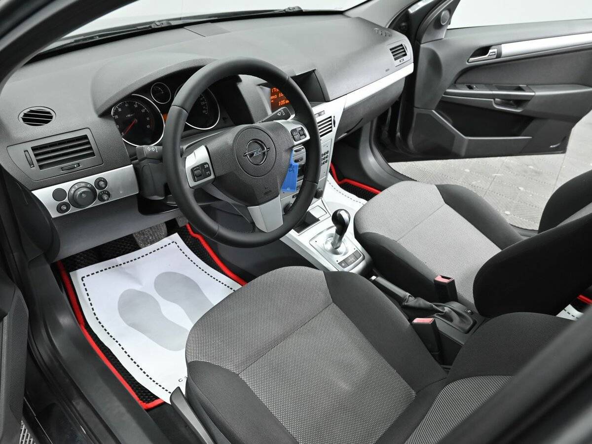 Opel Astra с пробегом — 2012 год. Фото: #7