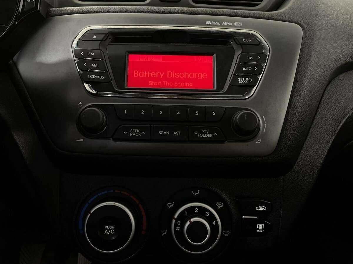 Kia Rio с пробегом — 2013 год. Фото: #11