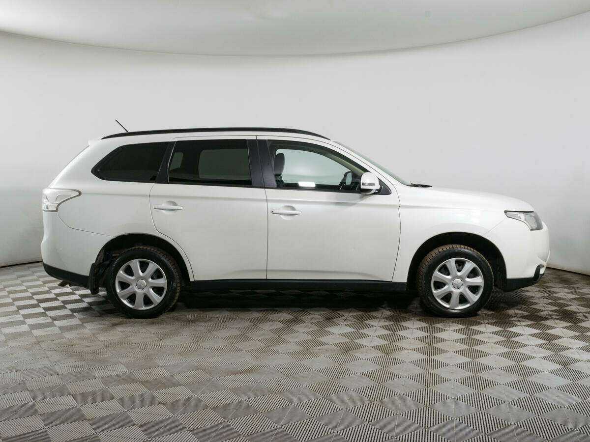 Mitsubishi Outlander с пробегом — 2013 год. Фото: #3