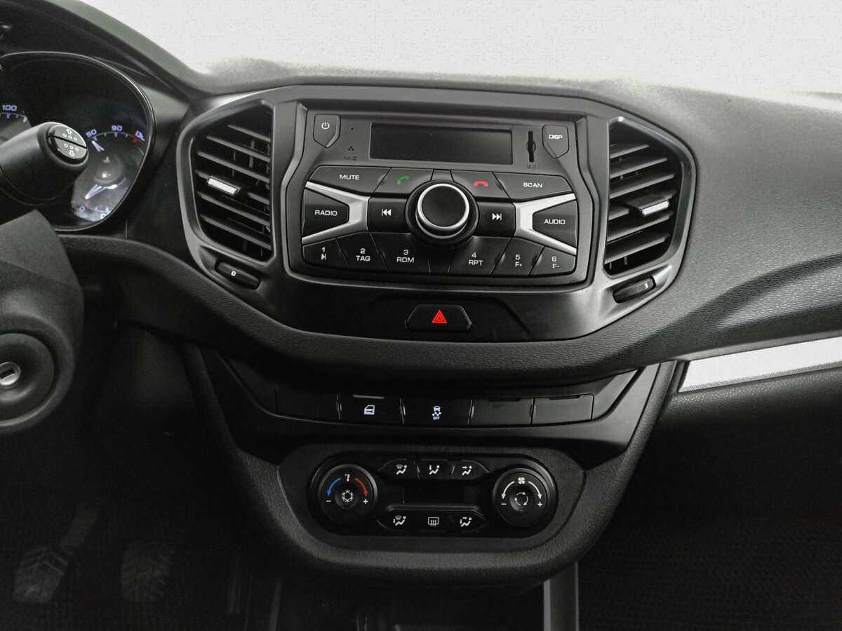 Lada (ВАЗ) Vesta с пробегом — 2017 год. Фото: #12