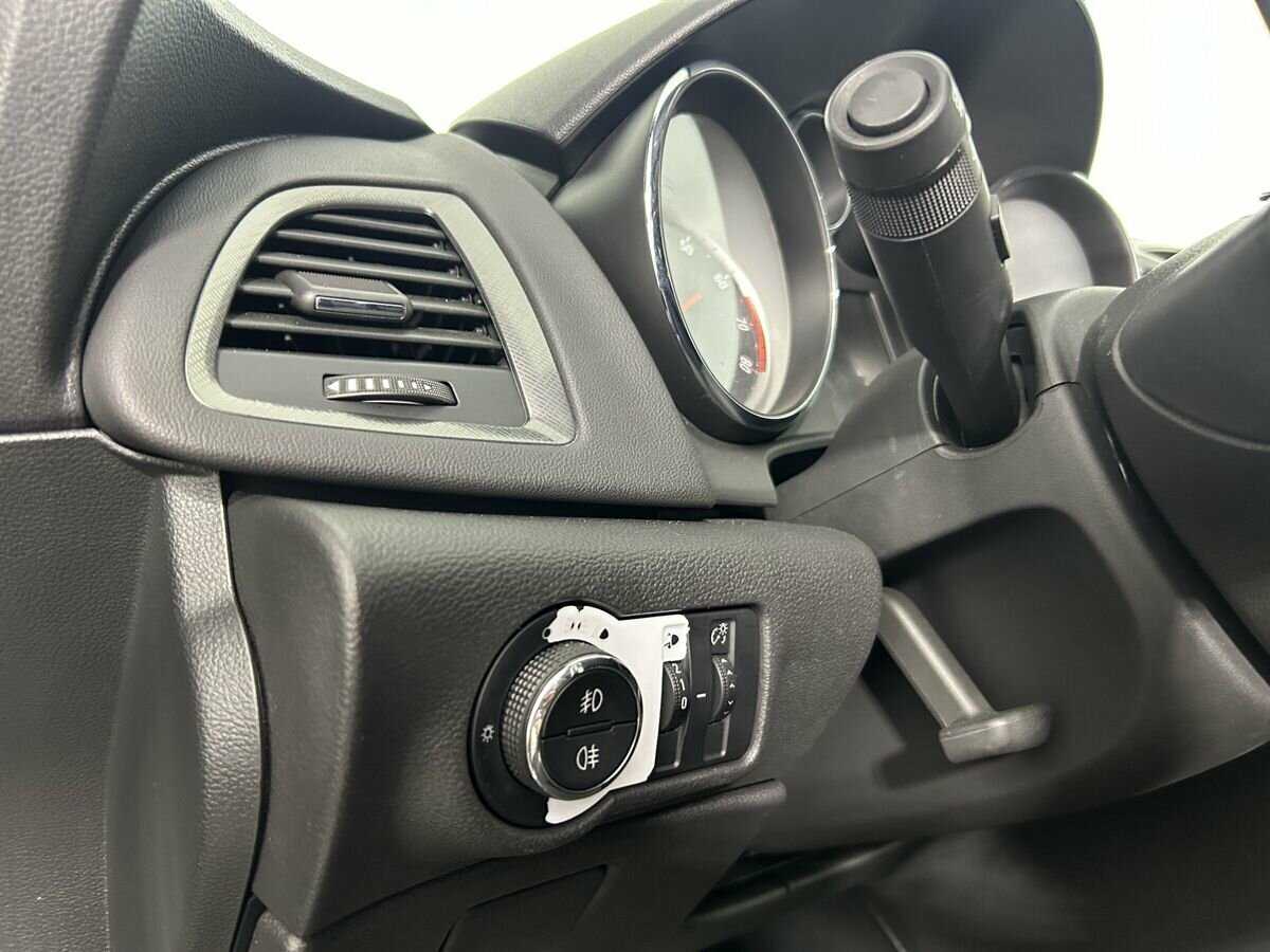 Opel Astra с пробегом — 2012 год. Фото: #8