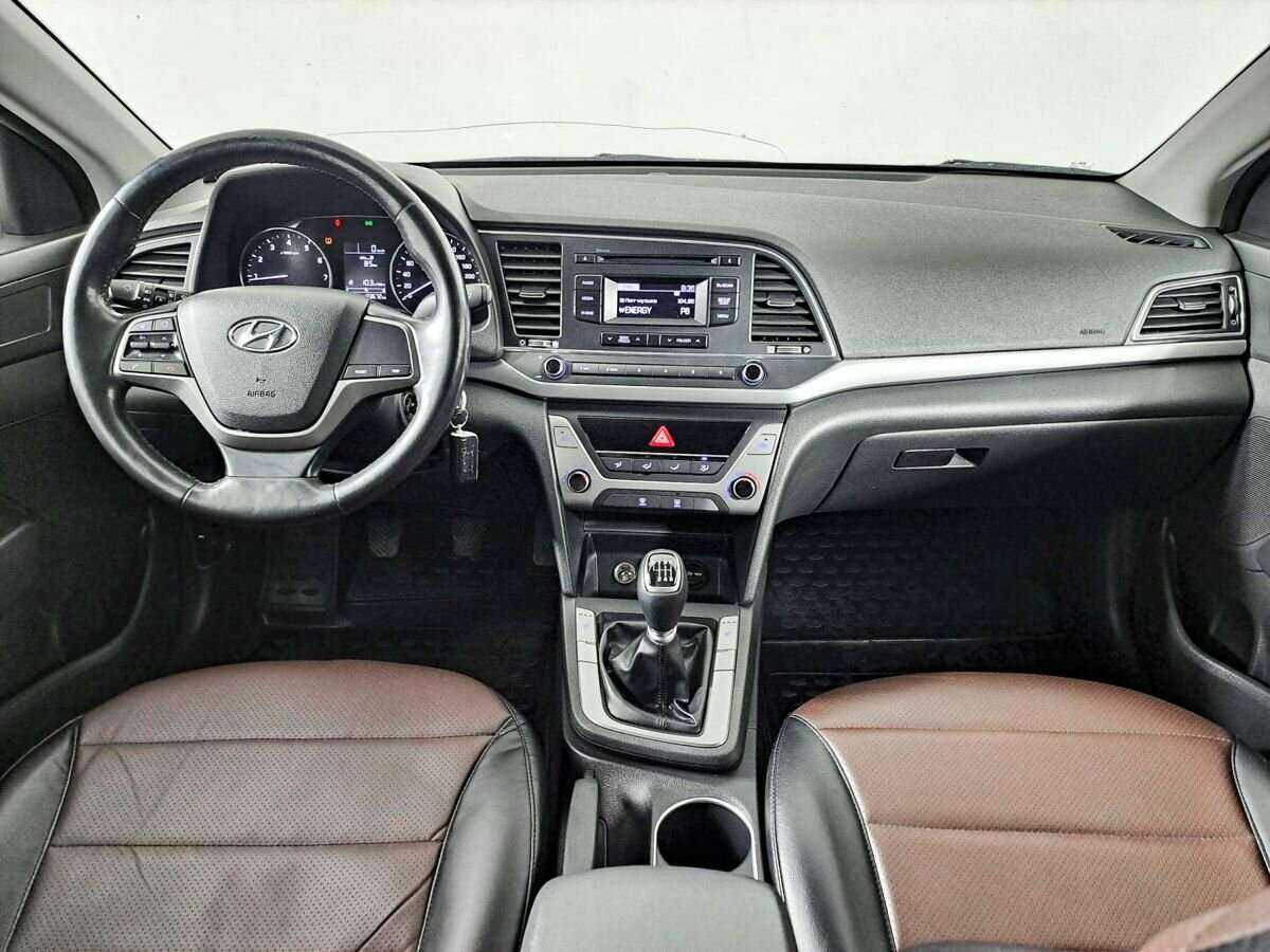 Hyundai Elantra с пробегом — 2017 год. Фото: #11