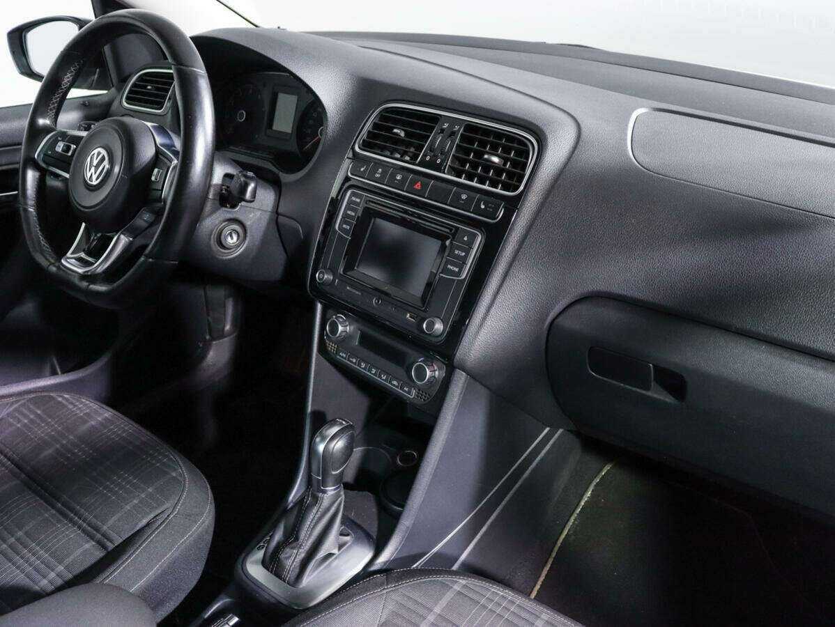 Volkswagen Polo с пробегом — 2017 год. Фото: #8