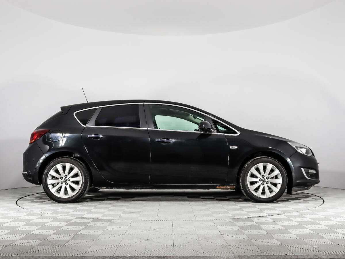 Opel Astra с пробегом — 2013 год. Фото: #3