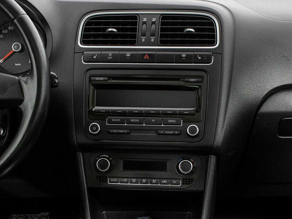 Volkswagen Polo с пробегом — 2012 год. Фото: #13