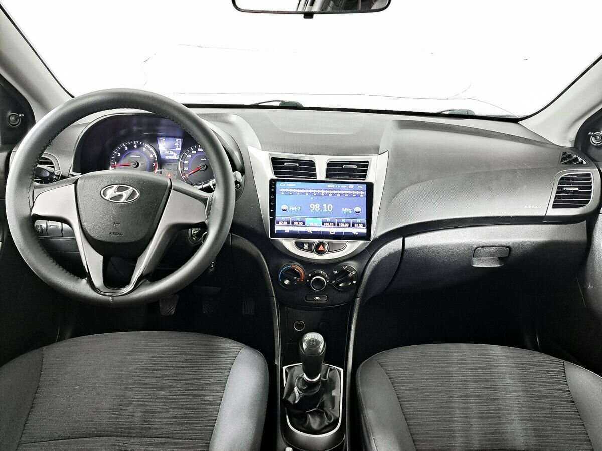 Hyundai Solaris с пробегом — 2015 год. Фото: #8