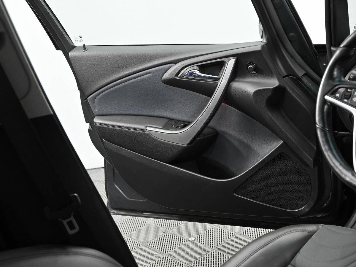 Opel Astra с пробегом — 2013 год. Фото: #5