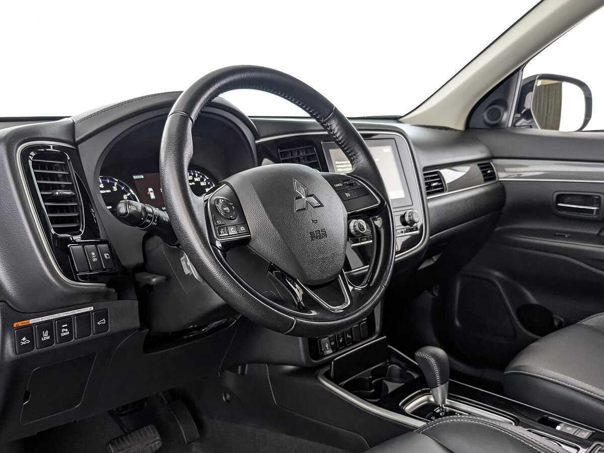 Mitsubishi Outlander с пробегом — 2021 год. Фото: #10