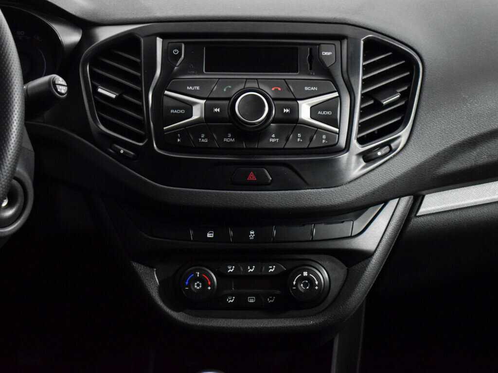 Lada (ВАЗ) Vesta с пробегом — 2017 год. Фото: #14