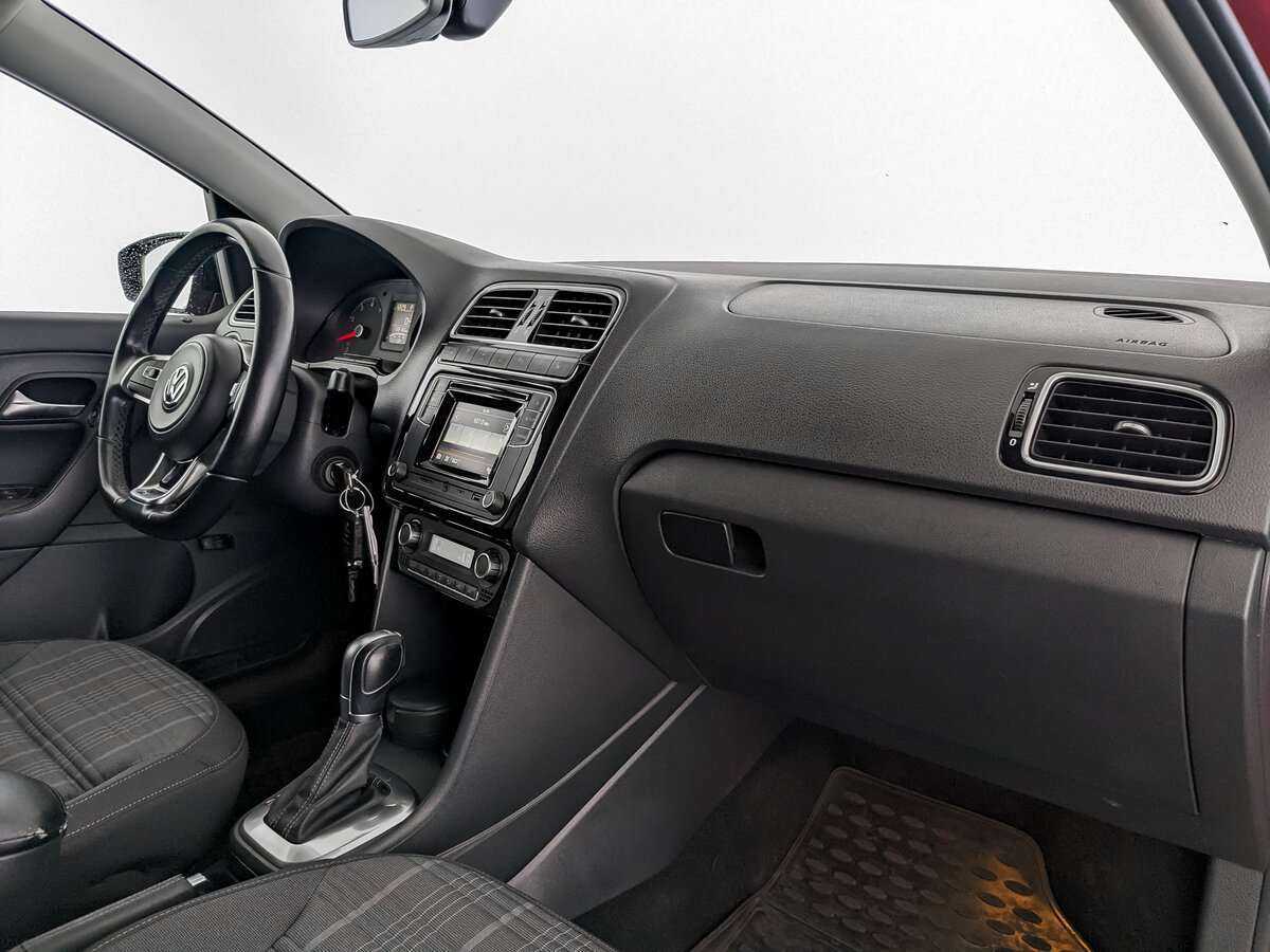 Volkswagen Polo с пробегом — 2017 год. Фото: #8