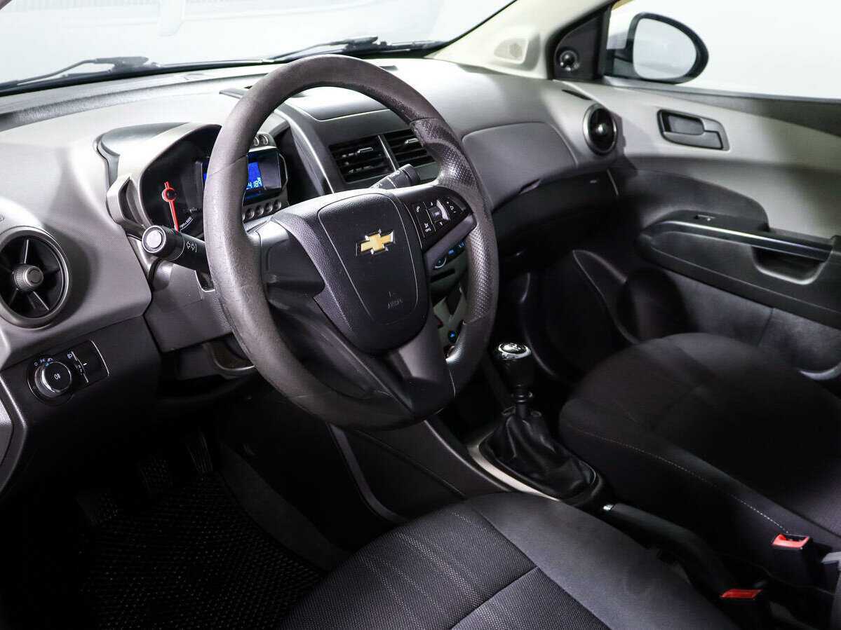Chevrolet Aveo с пробегом — 2012 год. Фото: #11