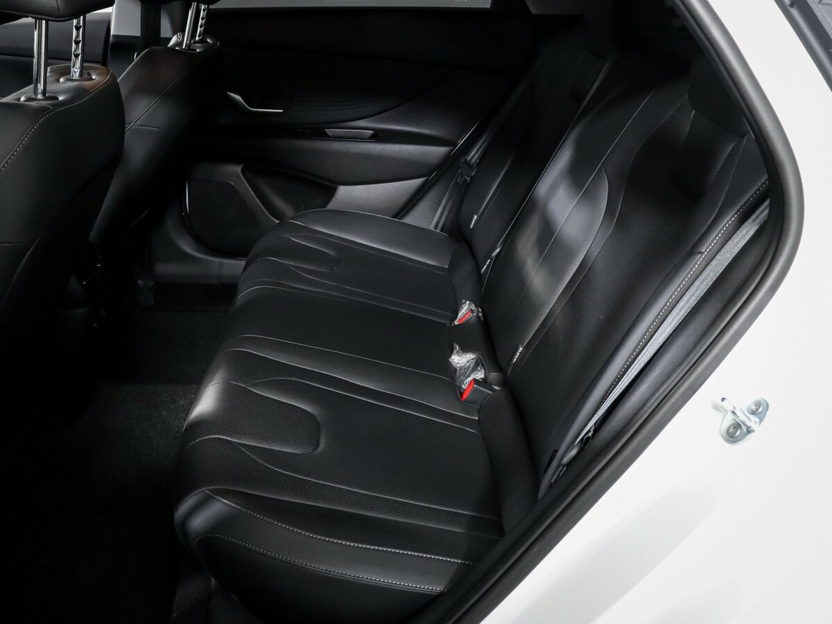 Hyundai Elantra с пробегом — 2024 год. Фото: #7