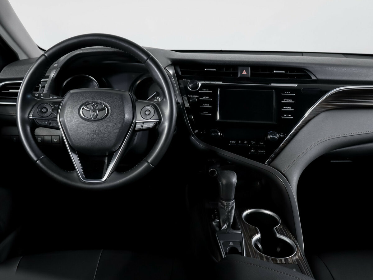 Toyota Camry с пробегом — 2019 год. Фото: #11
