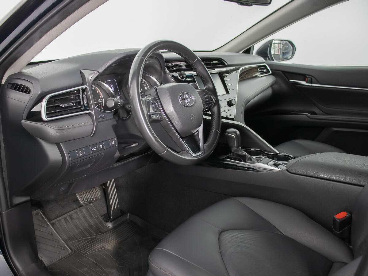Toyota Camry с пробегом — 2018 год. Фото: #11
