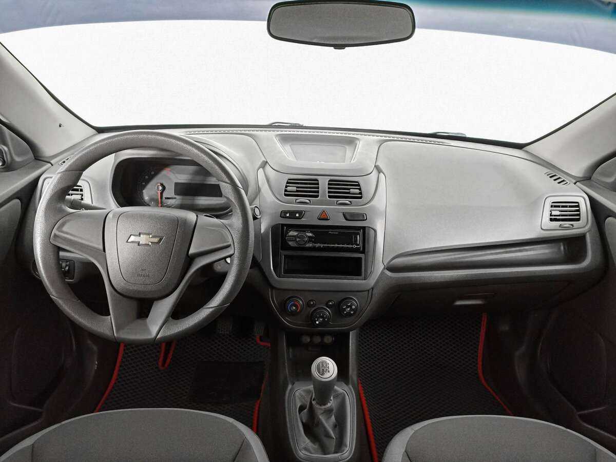 Chevrolet Cobalt с пробегом — 2014 год. Фото: #11