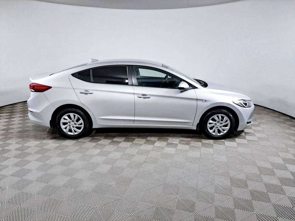 Hyundai Elantra с пробегом — 2017 год. Фото: #3