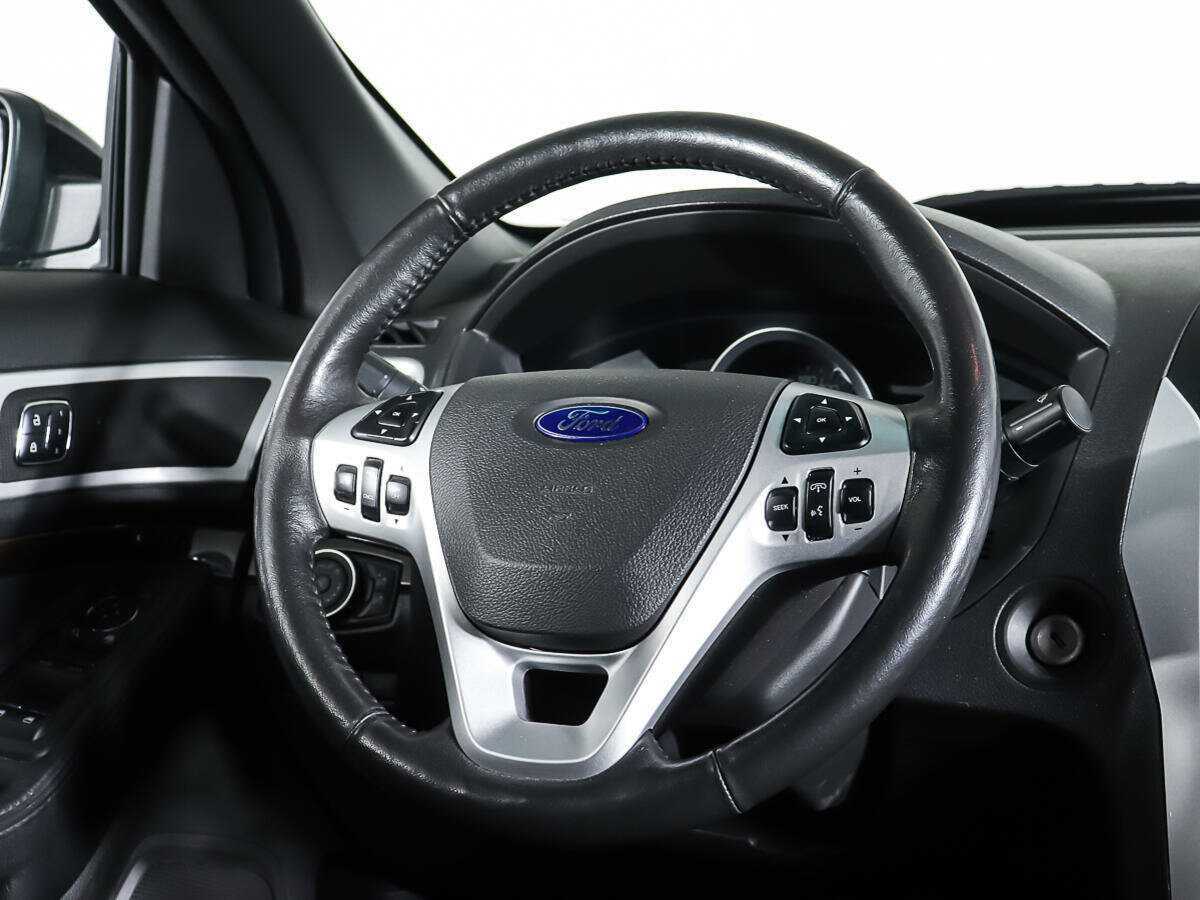 Ford Explorer с пробегом — 2015 год. Фото: #15