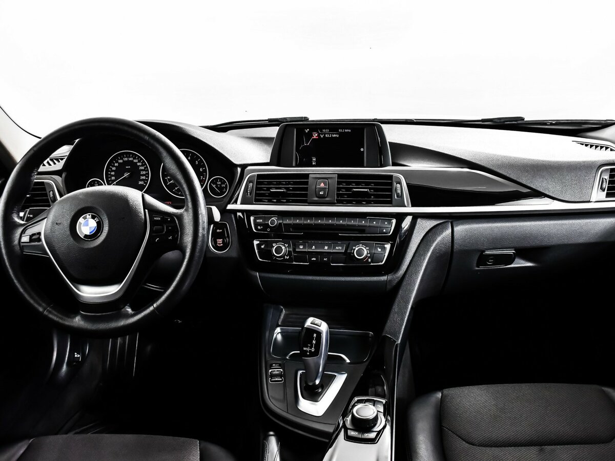 BMW 3 серии с пробегом — 2017 год. Фото: #10
