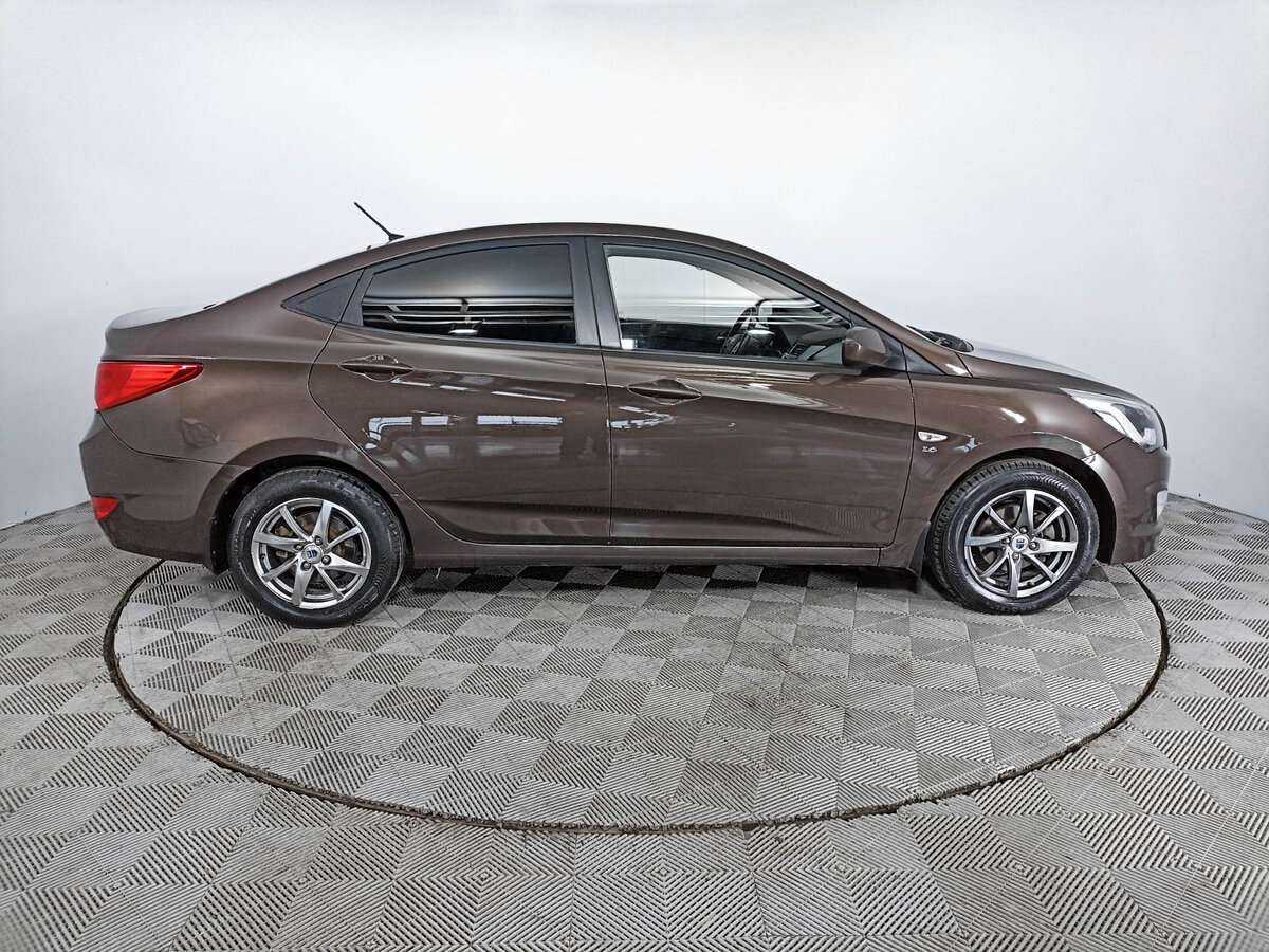Hyundai Solaris с пробегом — 2015 год. Фото: #3