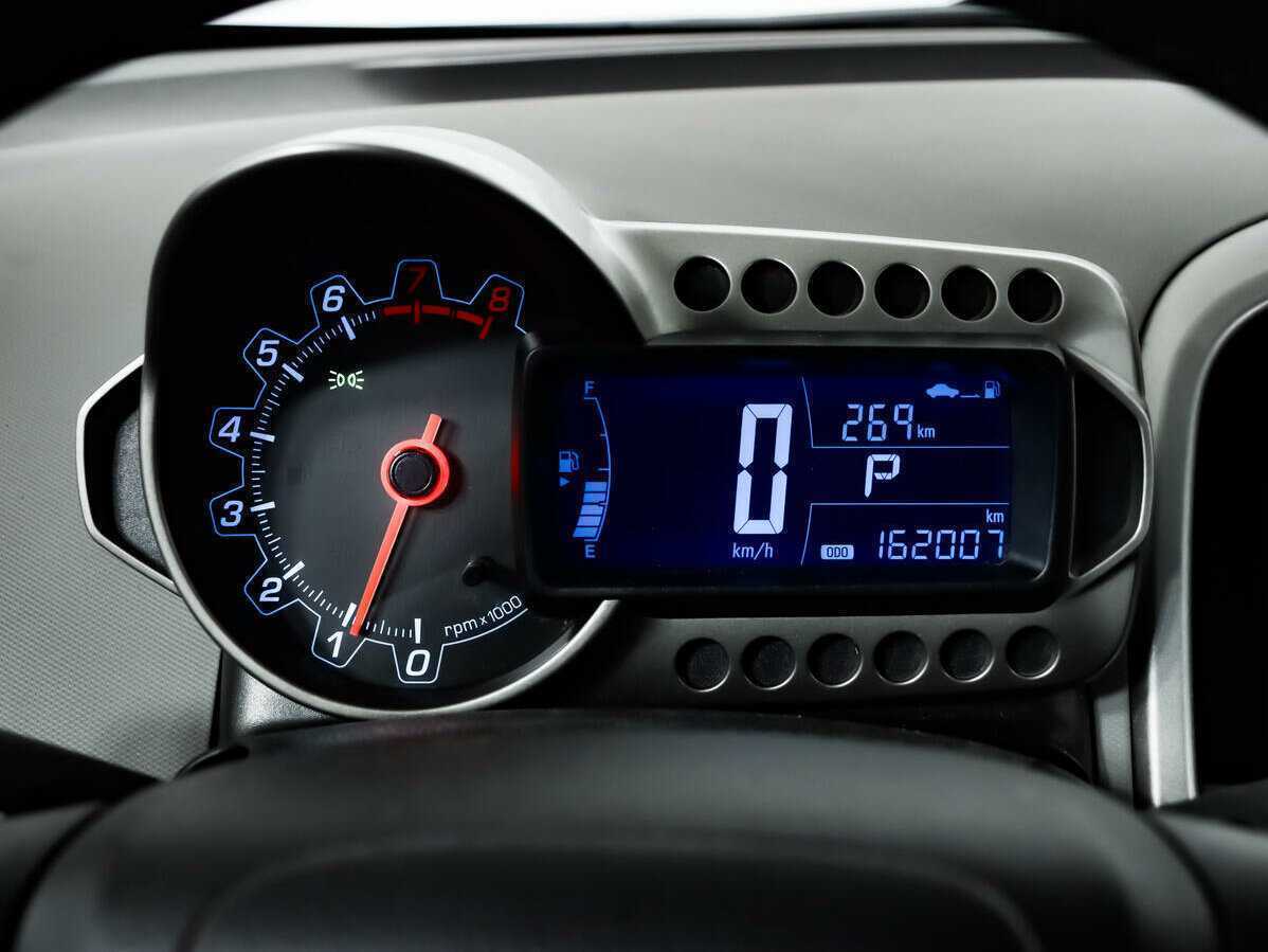 Chevrolet Aveo с пробегом — 2014 год. Фото: #9