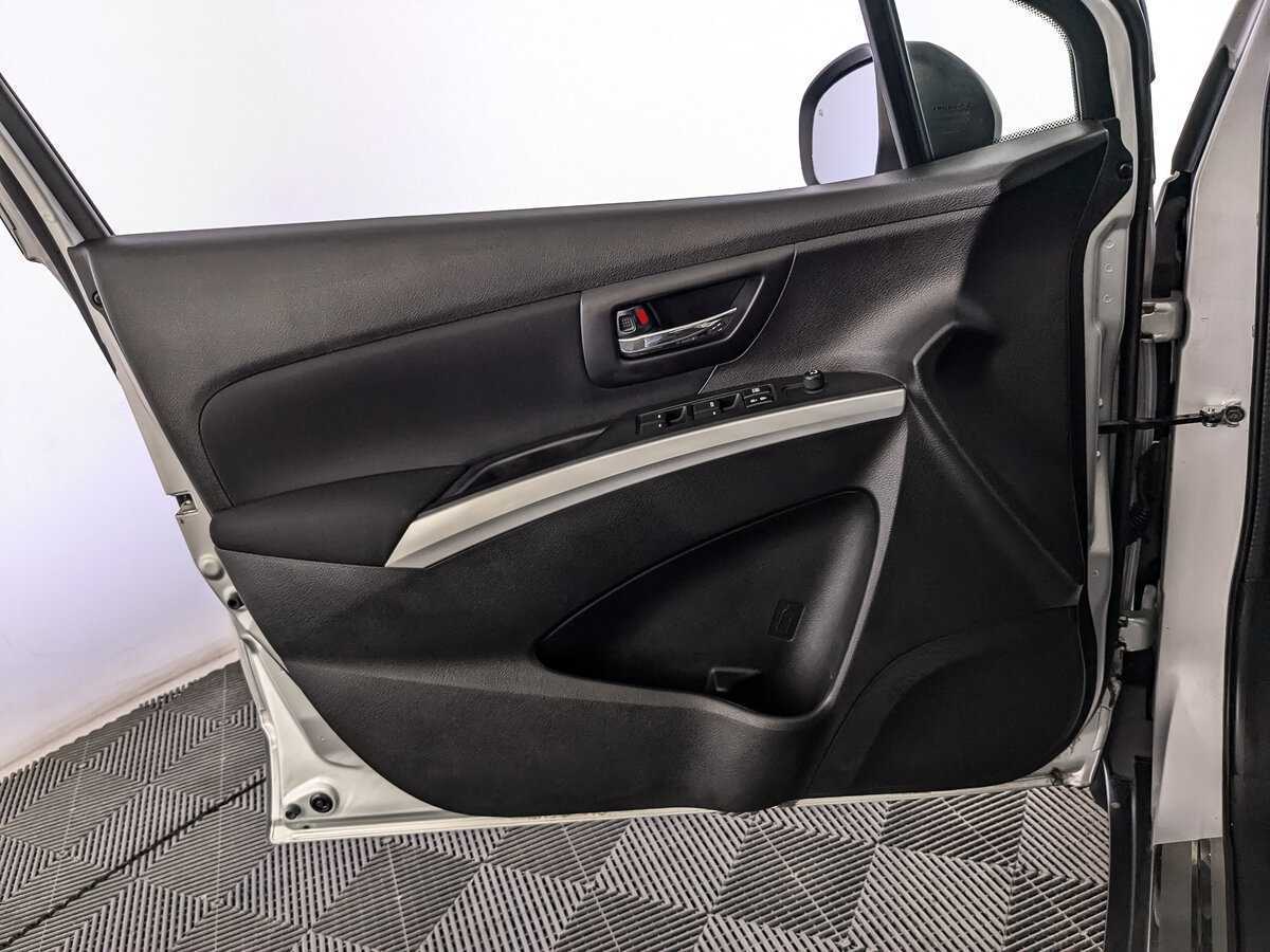 Suzuki SX4 с пробегом — 2018 год. Фото: #14