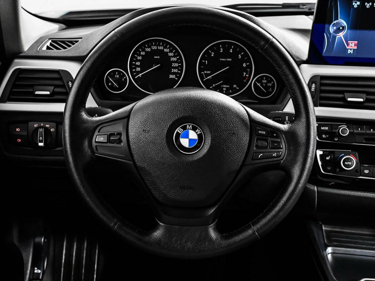 BMW 3 серии с пробегом — 2015 год. Фото: #11
