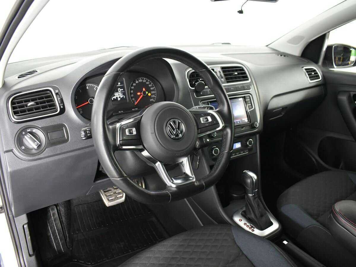 Volkswagen Polo с пробегом — 2019 год. Фото: #6