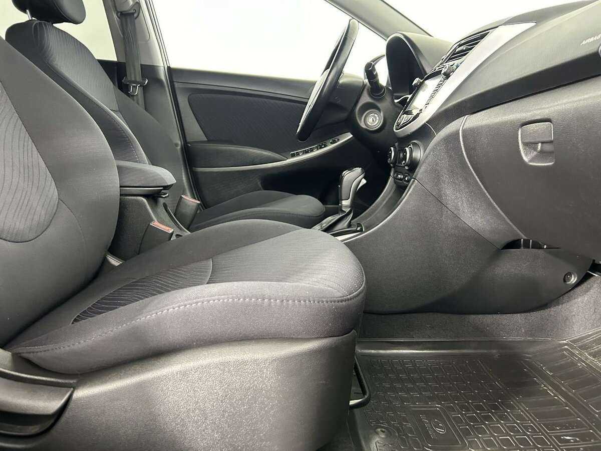 Hyundai Solaris с пробегом — 2015 год. Фото: #13