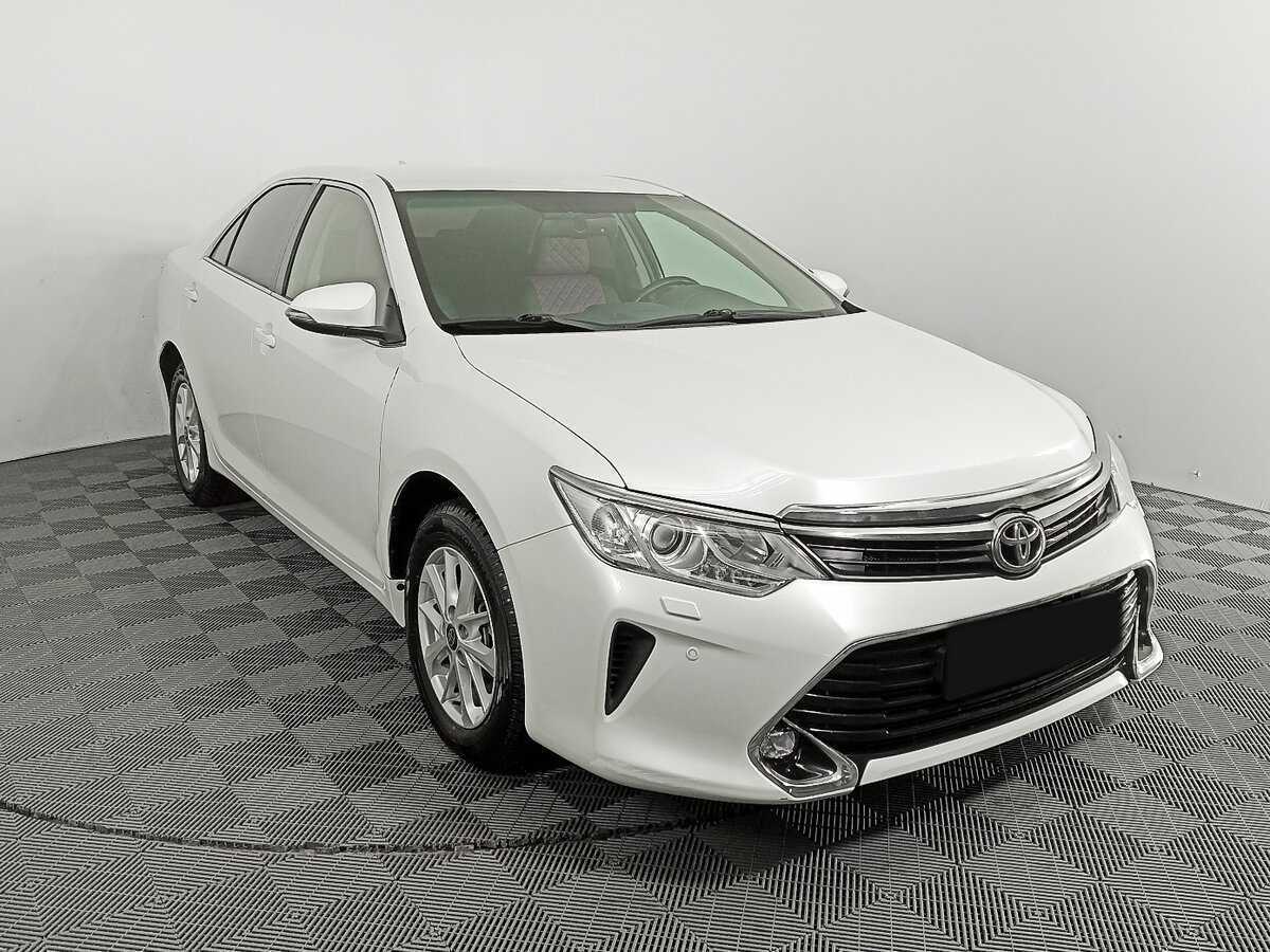Toyota Camry с пробегом — 2017 год. Фото: #2