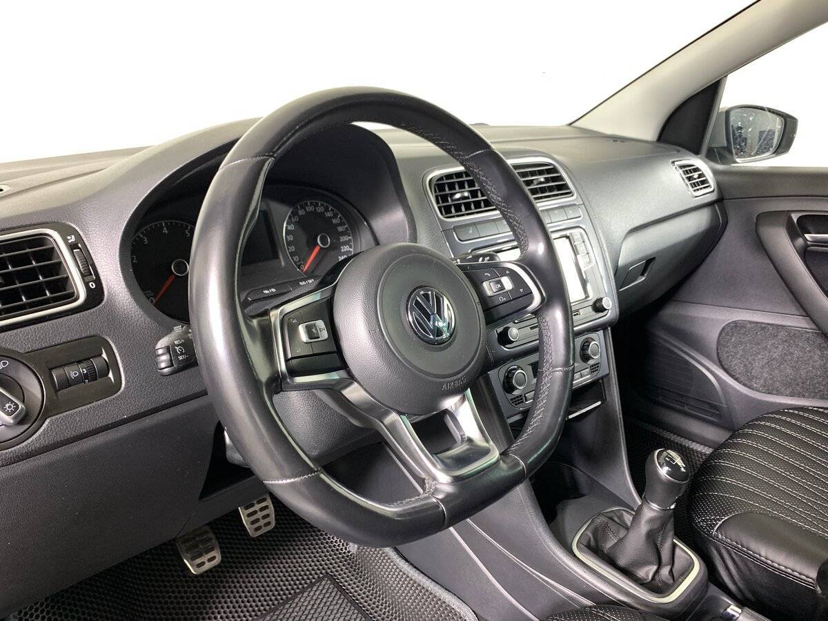 Volkswagen Polo с пробегом — 2019 год. Фото: #10